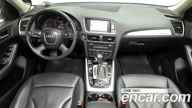 Audi Q5 — interior