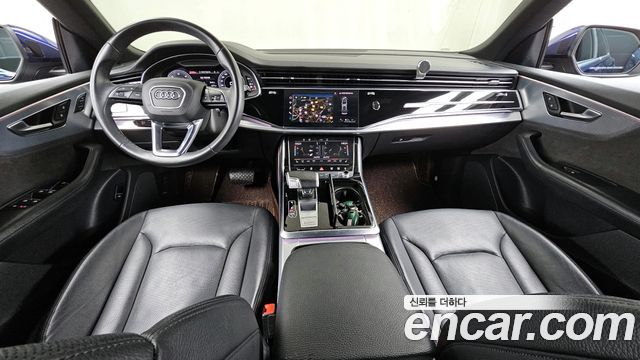 Audi Q8 — interior