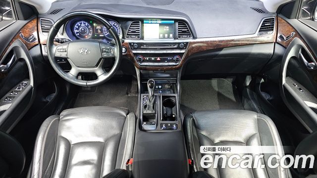 Hyundai Aslan — interior