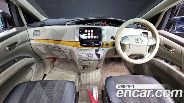 Toyota Estima — interior
