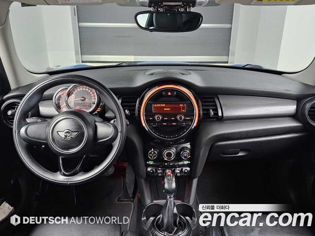 MINI Cooper — interior