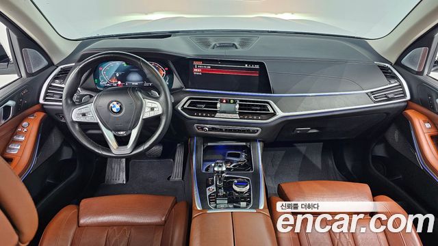 BMW X7 — interior
