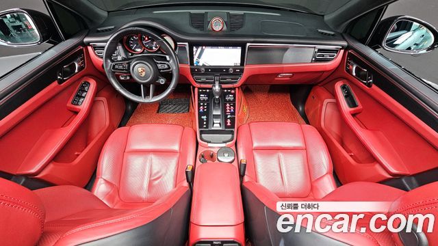 Porsche Macan — interior
