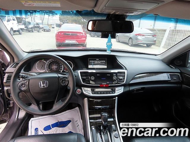 Honda Accord — interior