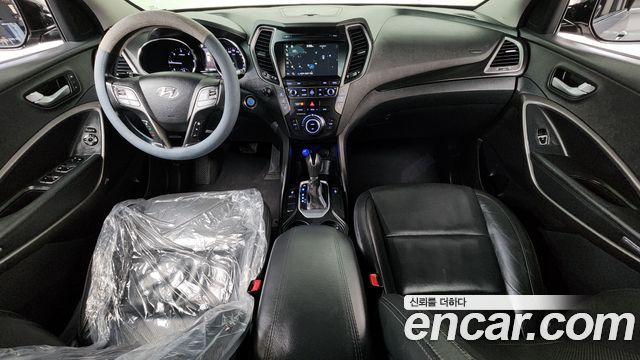 Hyundai Santa Fe — interior