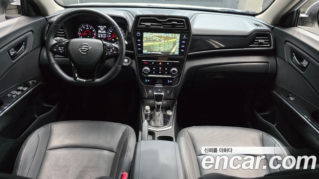 KG Mobility Tivoli — interior