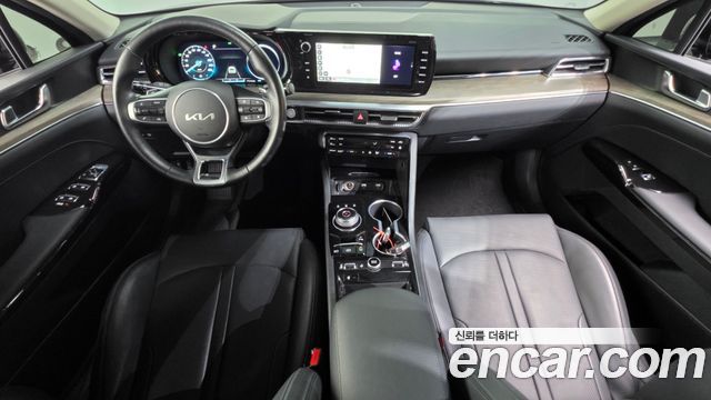 Kia K5 — interior
