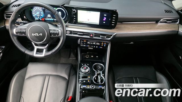 Kia K5 — interior