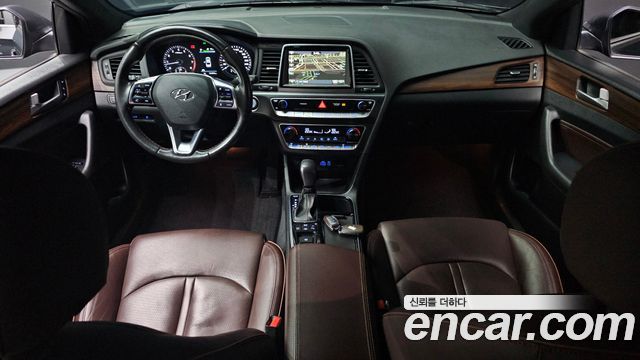 Hyundai Sonata — interior