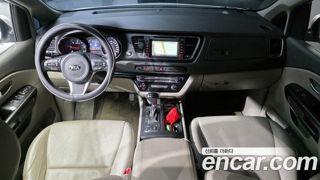 Kia Carnival — interior