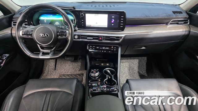 Kia K5 — interior