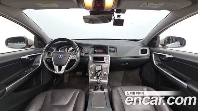 Volvo S60 — interior