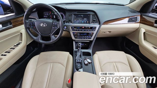 Hyundai Sonata — interior