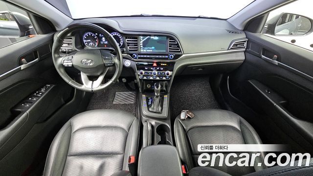 Hyundai Avante — interior