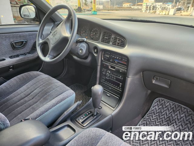 Hyundai Sonata — interior