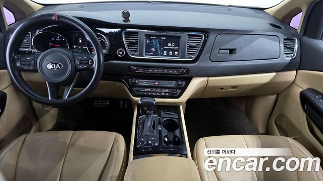 Kia Carnival — interior