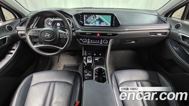 Hyundai Sonata — interior