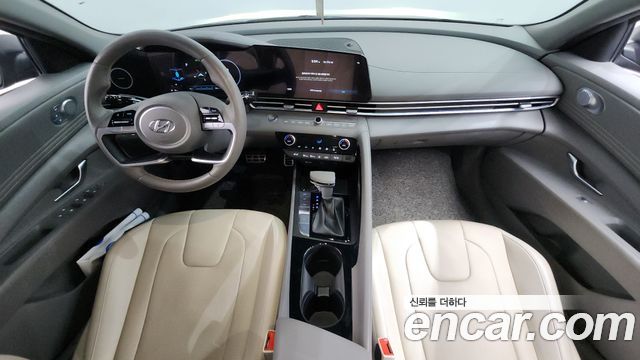 Hyundai Avante — interior