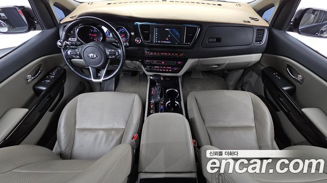 Kia Carnival — interior
