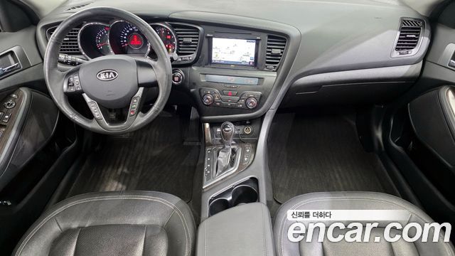 Kia K5 — interior