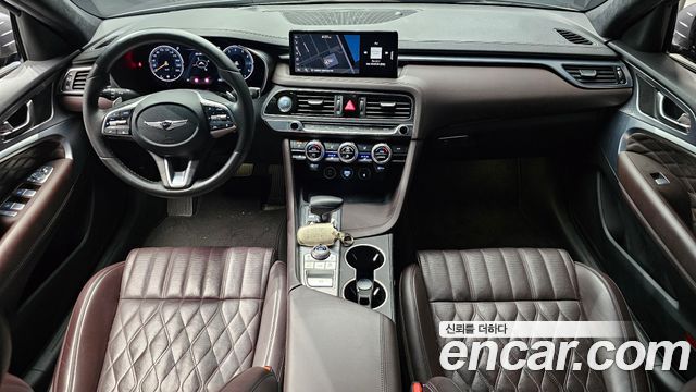 Genesis G70 — interior