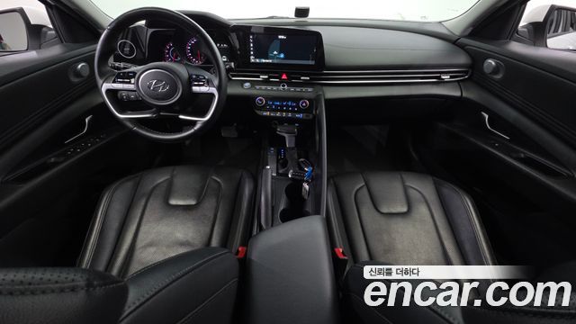 Hyundai Avante — interior