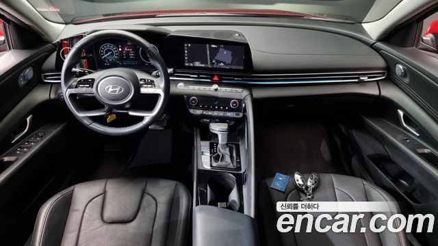 Hyundai Avante — interior