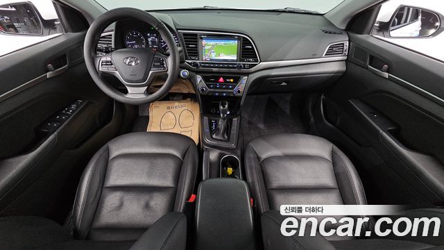 Hyundai Avante — interior