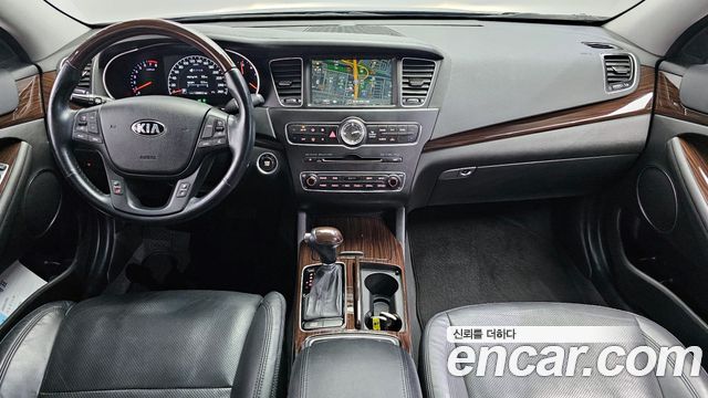 Kia K7 — interior