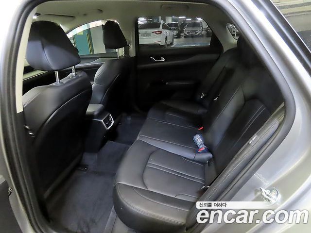 Kia K5 — interior