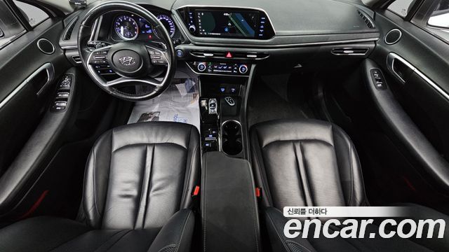 Hyundai Sonata — interior