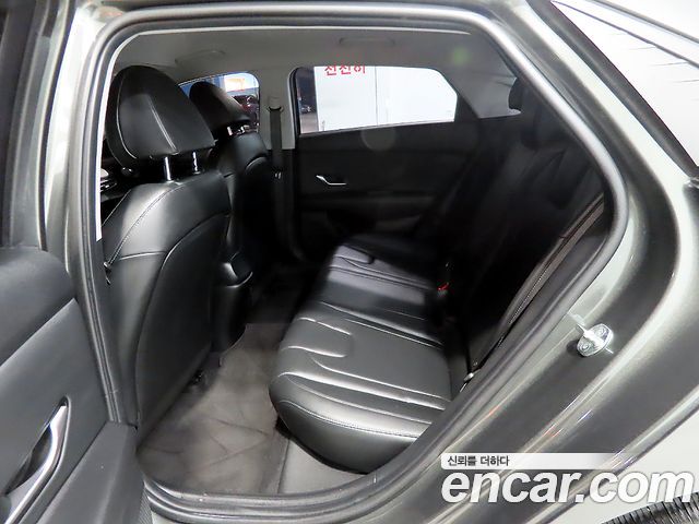 Hyundai Avante — interior