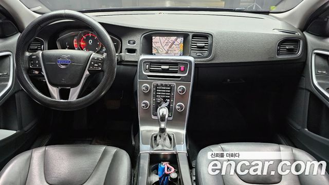 Volvo S60 — interior