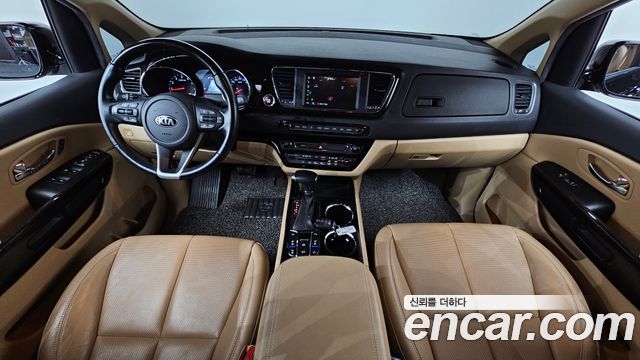 Kia Carnival — interior