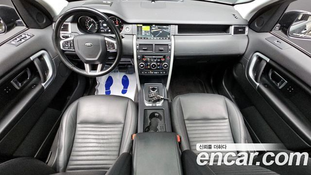 Land Rover Discovery Sport — interior