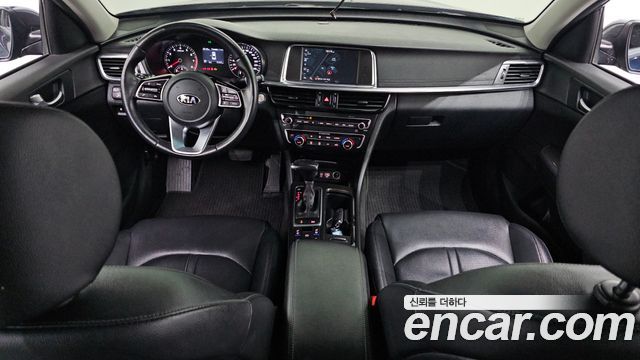 Kia K5 — interior
