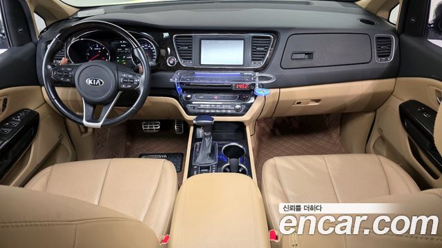 Kia Carnival — interior
