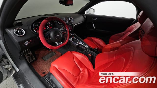 Audi TT — interior