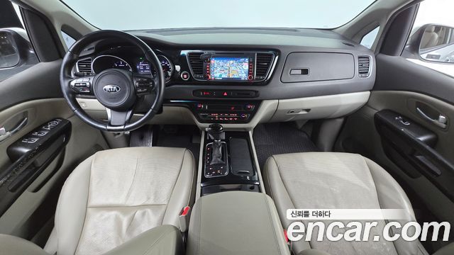 Kia Carnival — interior
