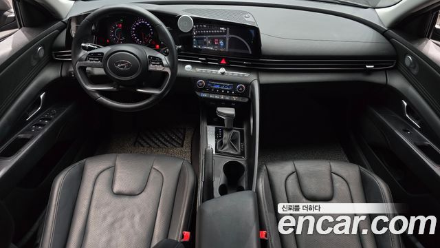 Hyundai Avante — interior