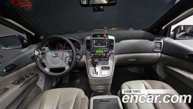 Kia Carnival — interior