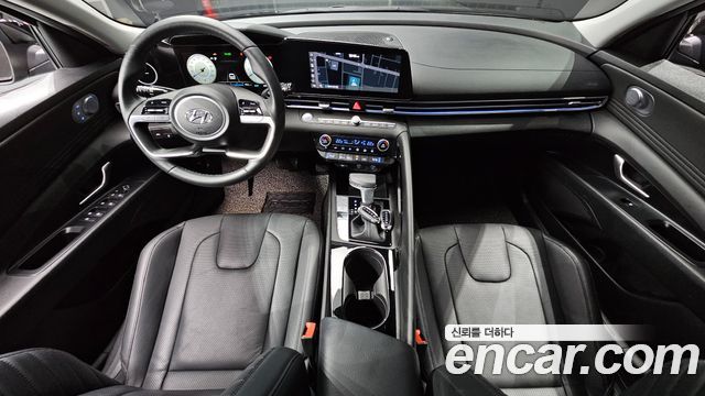 Hyundai Avante — interior