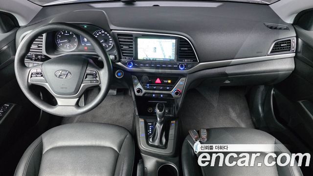 Hyundai Avante — interior