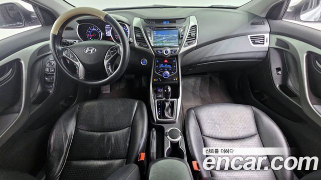 Hyundai Avante — interior