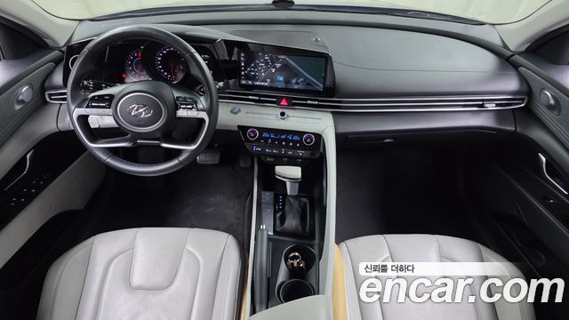 Hyundai Avante — interior