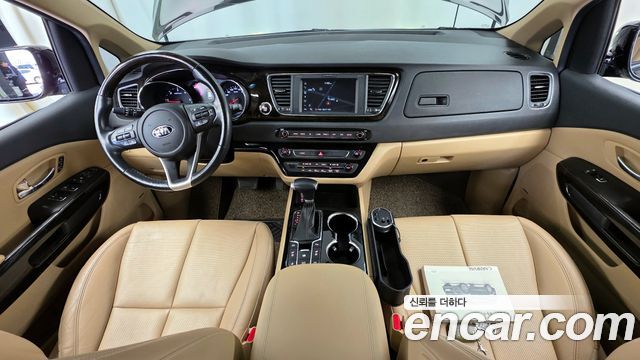 Kia Carnival — interior