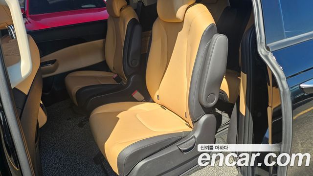 Kia Carnival — interior