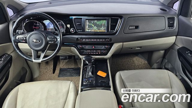 Kia Carnival — interior