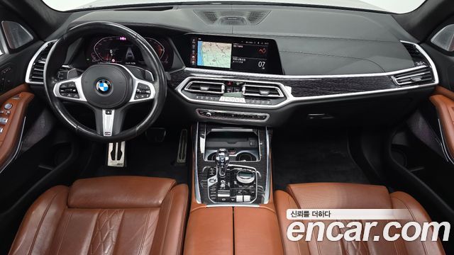 BMW X7 — interior