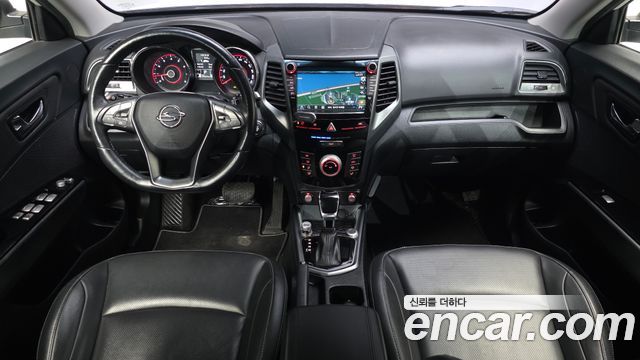 KG Mobility Tivoli — interior